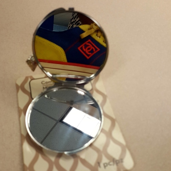 Compact Mirror - Picture 2 of 2